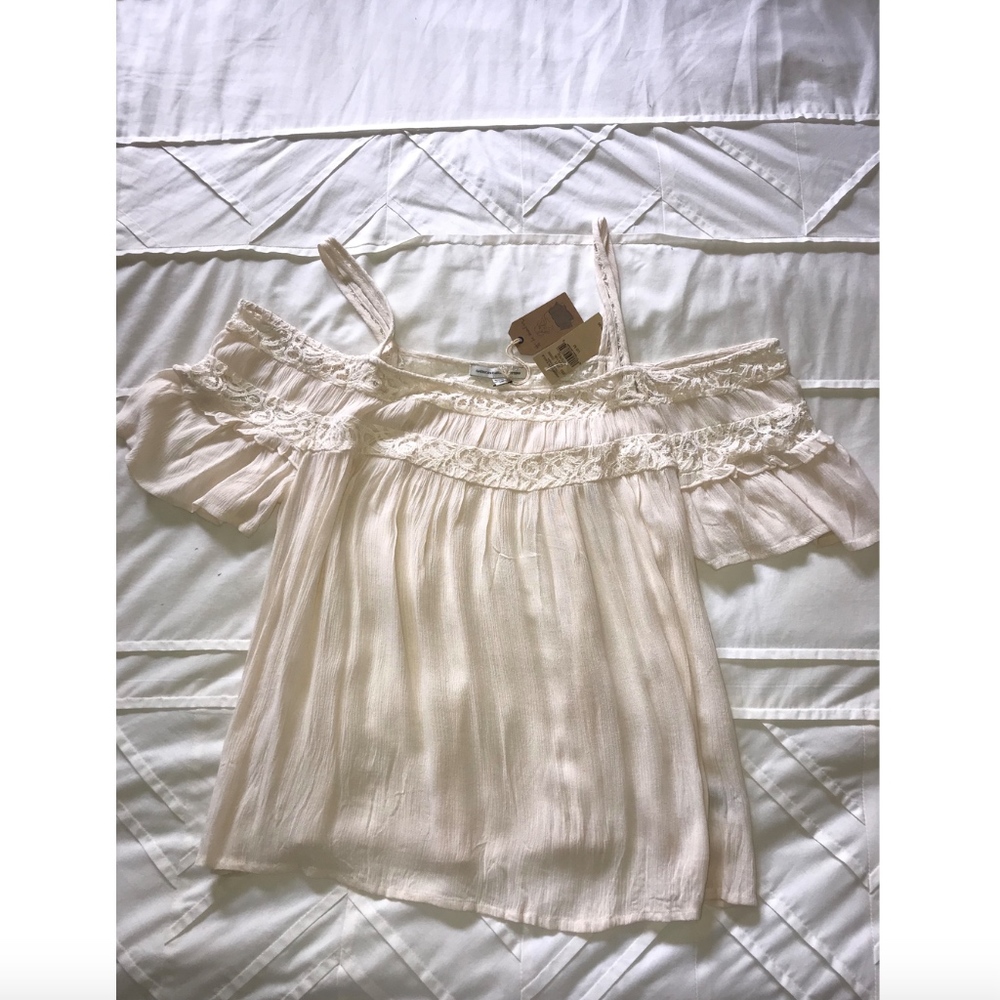 NWT Cream American Eagle Cold Shoulder Top